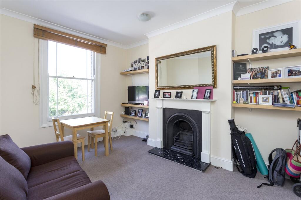 1 bed 1st Floor Flat for rent in Battersea. From Chestertons Estate Agents - Battersea Lettings