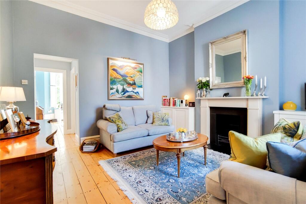 1 bed 1st Floor Flat for rent in Battersea. From Chestertons Estate Agents - Battersea Lettings