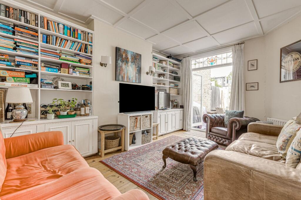 6 bed Mid Terraced House for rent in Battersea. From Chestertons Estate Agents - Battersea Lettings