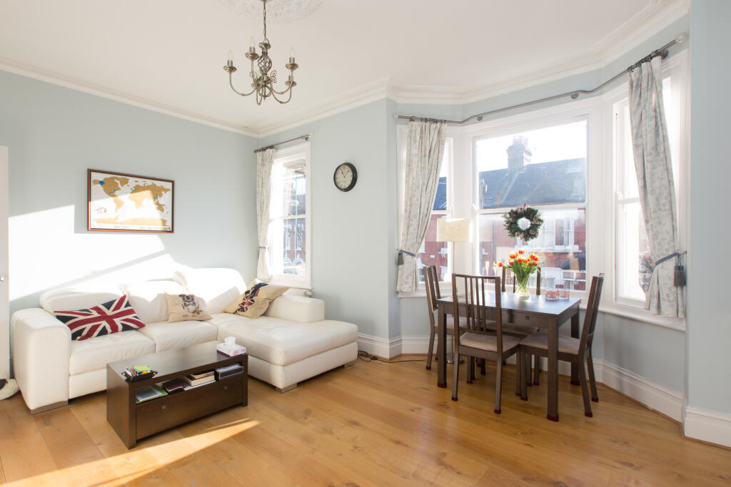 2 bed 1st Floor Flat for rent in Battersea. From Chestertons Estate Agents - Battersea Lettings