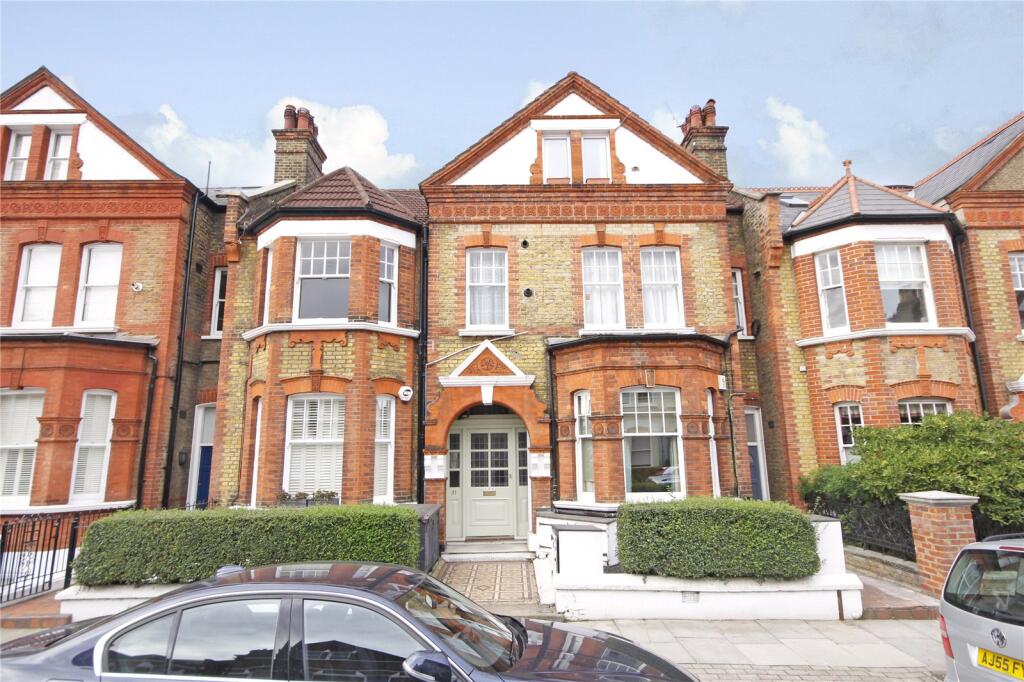 1 bed 1st Floor Flat for rent in Battersea. From Chestertons Estate Agents - Battersea Lettings