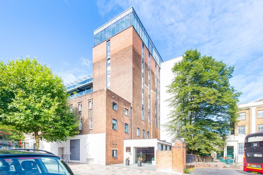 1 bed 1st Floor Flat for rent in Battersea. From Chestertons Estate Agents - Battersea Lettings