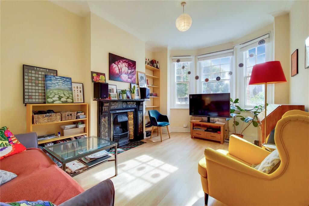 1 bed 1st Floor Flat for rent in Camberwell. From Chestertons Estate Agents - Battersea Lettings