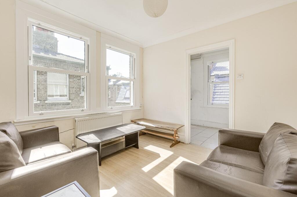 3 bed 1st Floor Flat for rent in Camberwell. From Chestertons Estate Agents - Battersea Lettings
