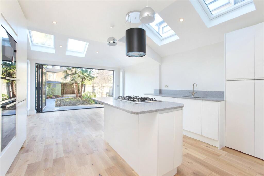 3 bed Mid Terraced House for rent in Clapham. From Chestertons Estate Agents - Battersea Lettings
