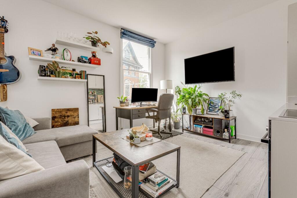 1 bed 1st Floor Flat for rent in Streatham. From Chestertons Estate Agents - Battersea Lettings