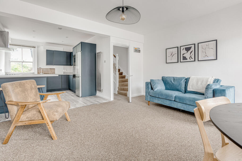 2 bed 1st Floor Flat for rent in Battersea. From Chestertons Estate Agents - Battersea Lettings