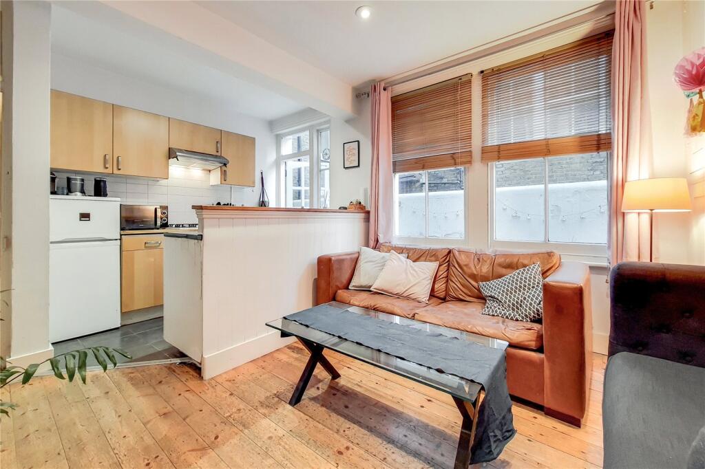 3 bed 1st Floor Flat for rent in Battersea. From Chestertons Estate Agents - Battersea Lettings 3 bed 1st Floor Flat for rent in Battersea. From Chestertons Estate Agents - Battersea Lettings