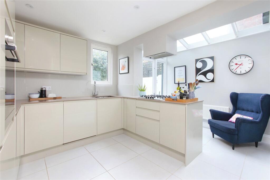 3 bed Mid Terraced House for rent in Battersea. From Chestertons Estate Agents - Battersea Lettings