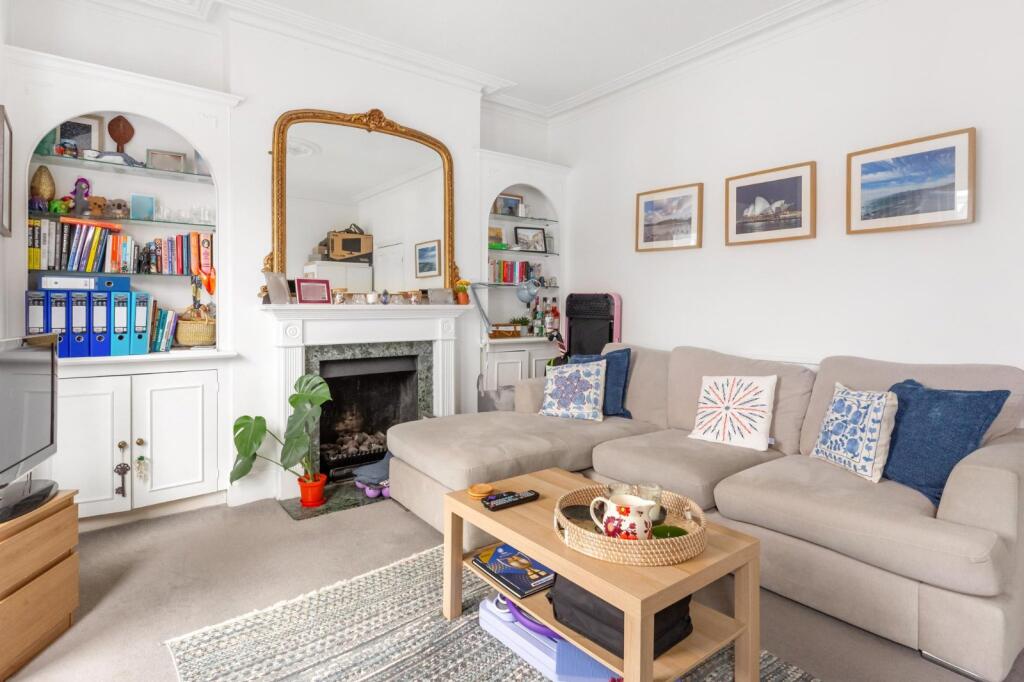 2 bed 1st Floor Flat for rent in Battersea. From Chestertons Estate Agents - Battersea Lettings 2 bed 1st Floor Flat for rent in Battersea. From Chestertons Estate Agents - Battersea Lettings