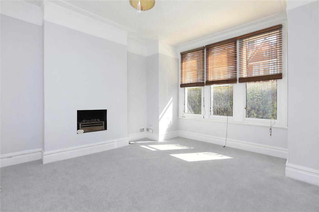 2 bed 1st Floor Flat for rent in Clapham. From Chestertons Estate Agents - Battersea Lettings