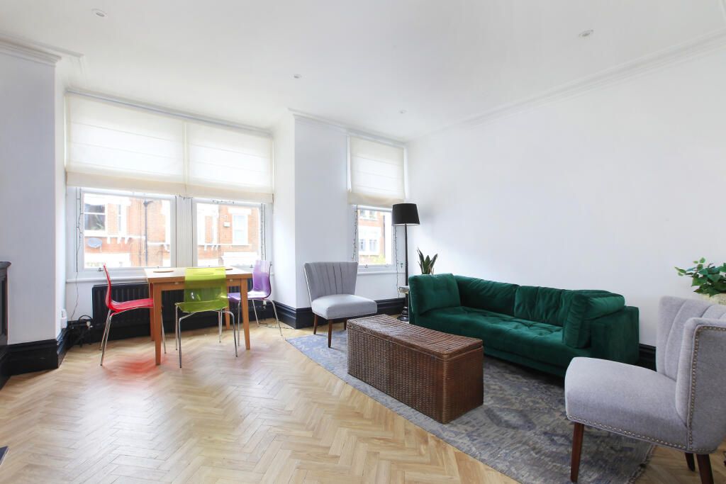 3 bed 1st Floor Flat for rent in Battersea. From Chestertons Estate Agents - Battersea Lettings