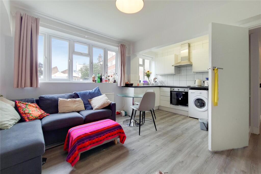 2 bed 1st Floor Flat for rent in Clapham. From Chestertons Estate Agents - Battersea Lettings 2 bed 1st Floor Flat for rent in Clapham. From Chestertons Estate Agents - Battersea Lettings