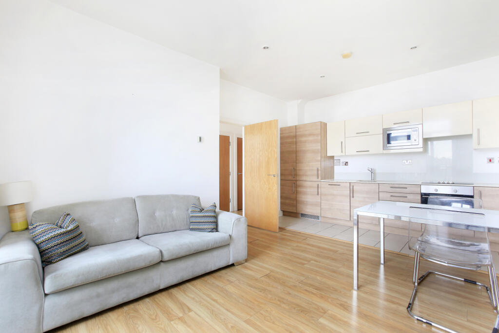 1 bed 1st Floor Flat for rent in Clapham. From Chestertons Estate Agents - Battersea Lettings