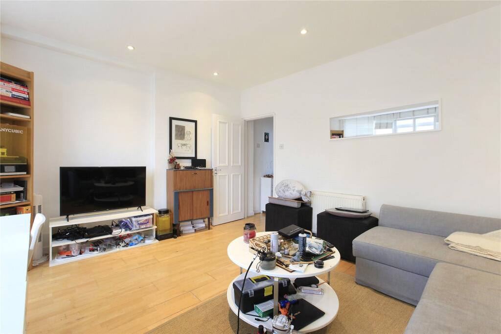 1 bed 1st Floor Flat for rent in Clapham. From Chestertons Estate Agents - Battersea Lettings