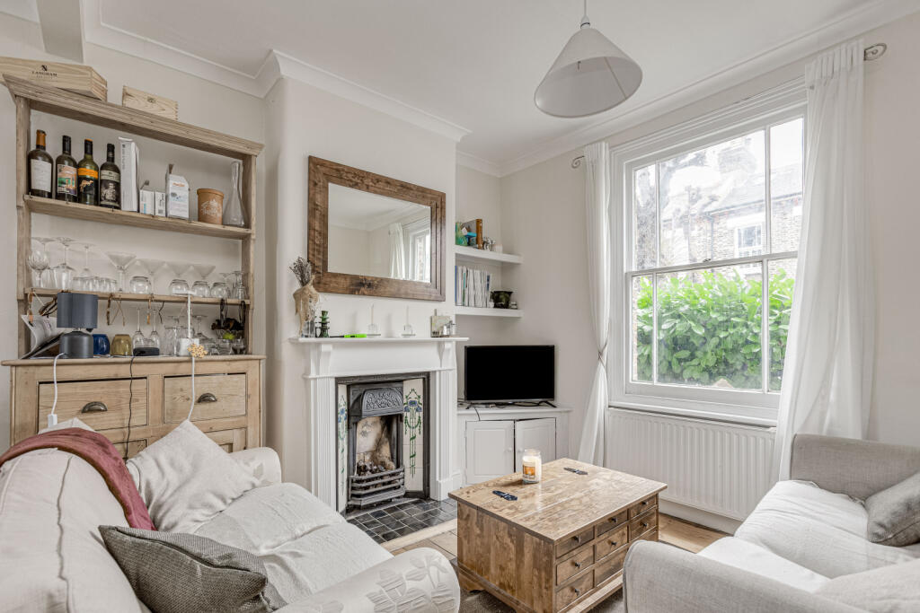 3 bed Mid Terraced House for rent in Battersea. From Chestertons Estate Agents - Battersea Lettings 3 bed Mid Terraced House for rent in Battersea. From Chestertons Estate Agents - Battersea Lettings