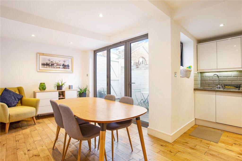 1 bed 1st Floor Flat for rent in Battersea. From Chestertons Estate Agents - Battersea Lettings