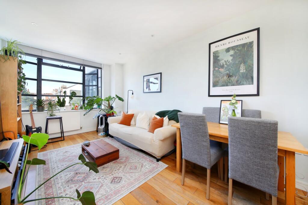 1 bed 1st Floor Flat for rent in Battersea. From Chestertons Estate Agents - Battersea Lettings