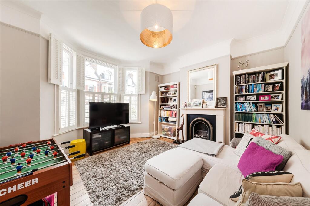 4 bed Mid Terraced House for rent in Battersea. From Chestertons Estate Agents - Battersea Lettings 4 bed Mid Terraced House for rent in Battersea. From Chestertons Estate Agents - Battersea Lettings