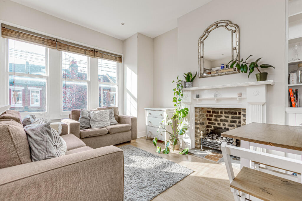 5 bed 1st Floor Flat for rent in Battersea. From Chestertons Estate Agents - Battersea Lettings 5 bed 1st Floor Flat for rent in Battersea. From Chestertons Estate Agents - Battersea Lettings