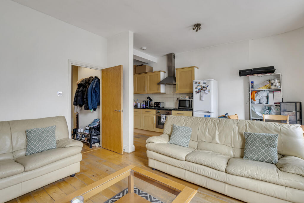 2 bed 1st Floor Flat for rent in Battersea. From Chestertons Estate Agents - Battersea Lettings