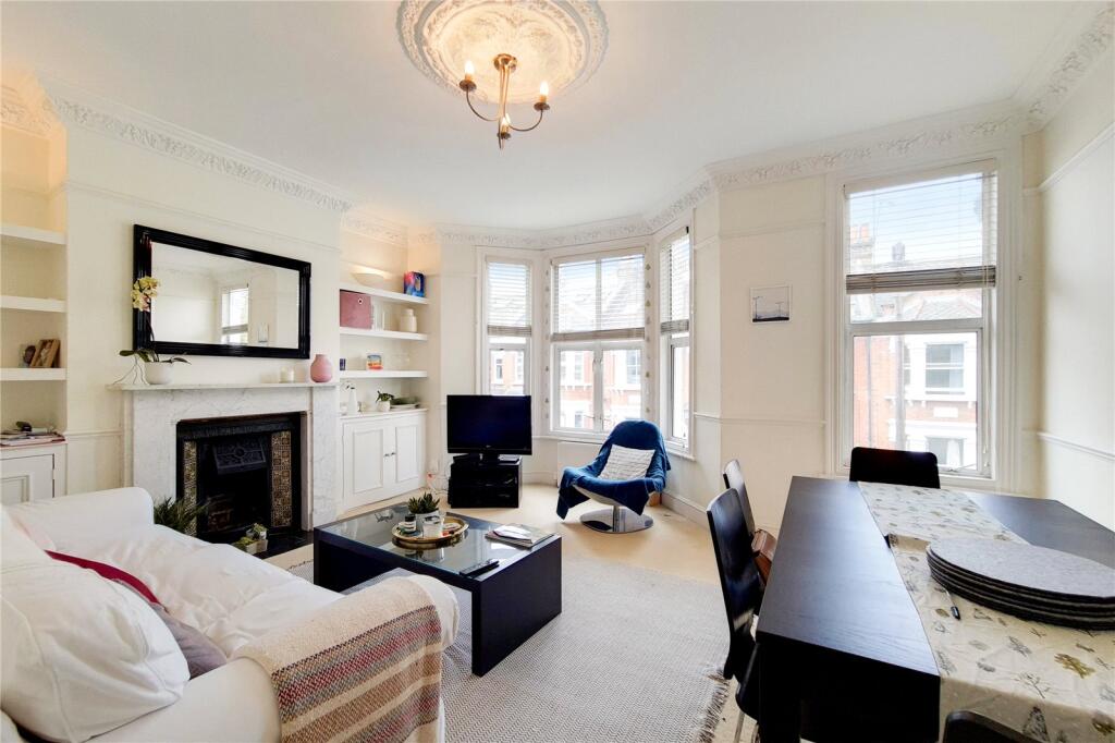 2 bed 1st Floor Flat for rent in Battersea. From Chestertons Estate Agents - Battersea Lettings