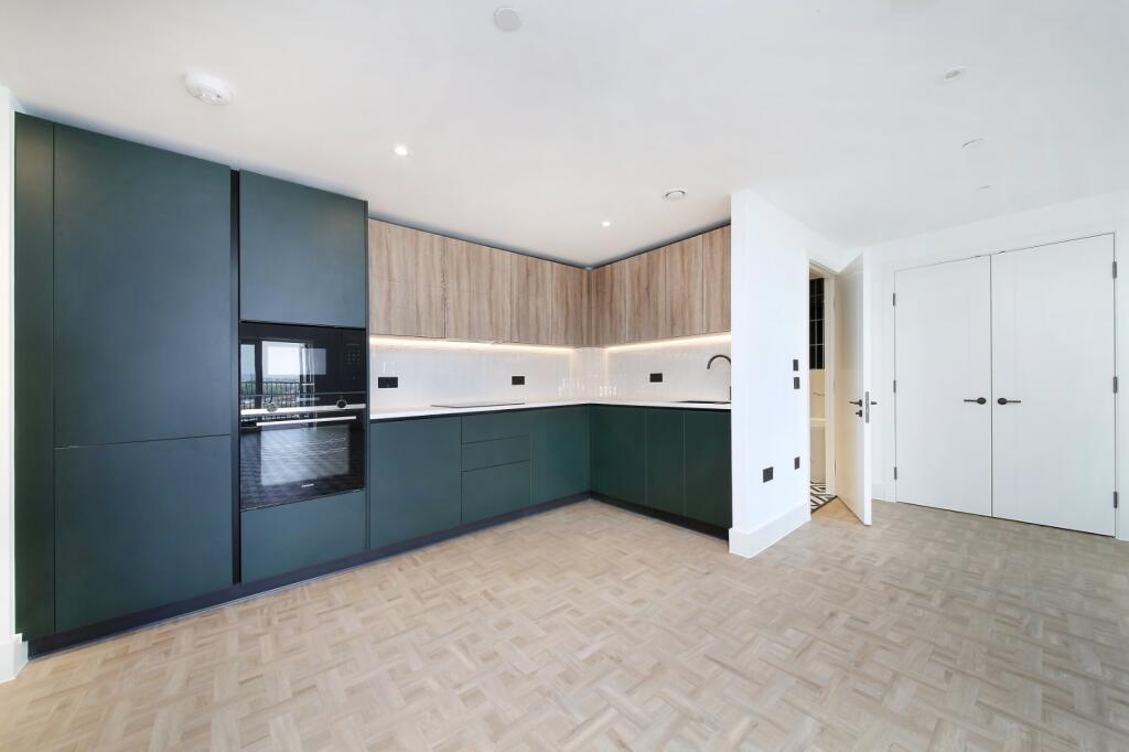 2 bed 1st Floor Flat for rent in . From Chestertons Estate Agents - Battersea Lettings