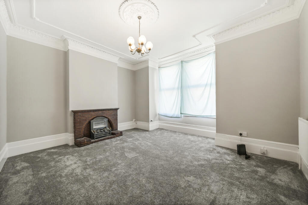 4 bed End of Terrace for rent in Clapham. From Chestertons Estate Agents - Battersea Lettings