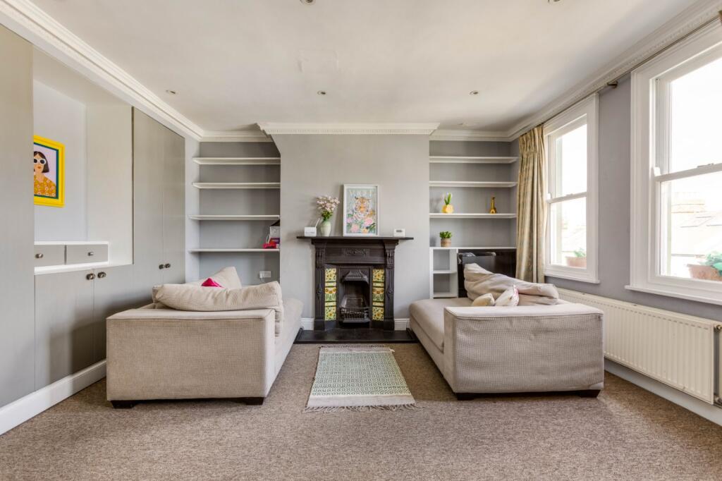 3 bed 1st Floor Flat for rent in Battersea. From Chestertons Estate Agents - Battersea Lettings