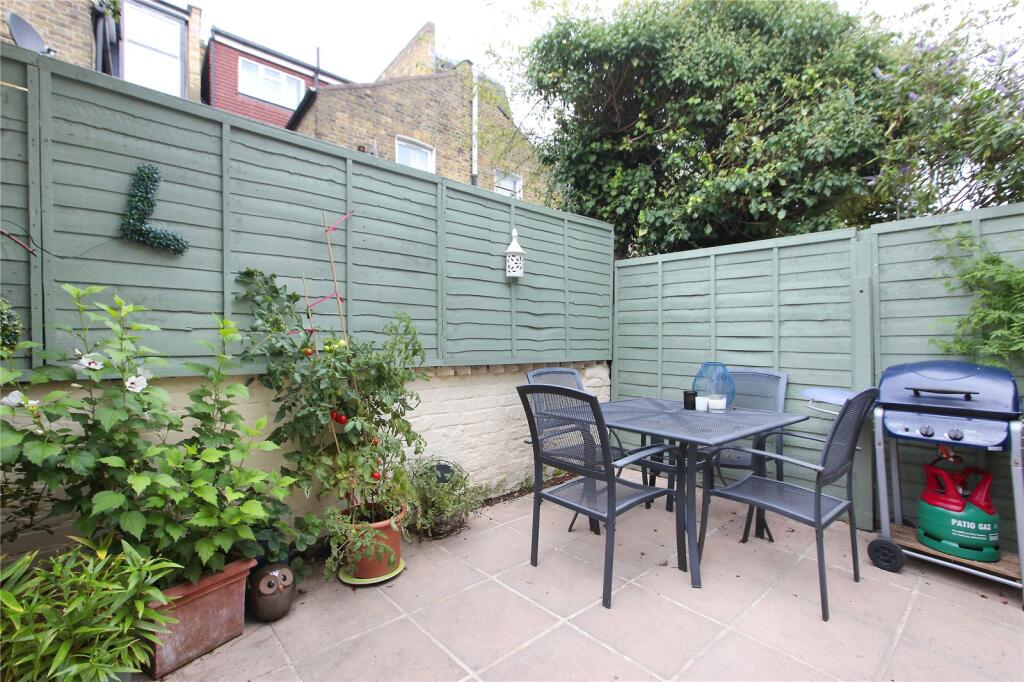 2 bed 1st Floor Flat for rent in Clapham. From Chestertons Estate Agents - Battersea Lettings 2 bed 1st Floor Flat for rent in Clapham. From Chestertons Estate Agents - Battersea Lettings
