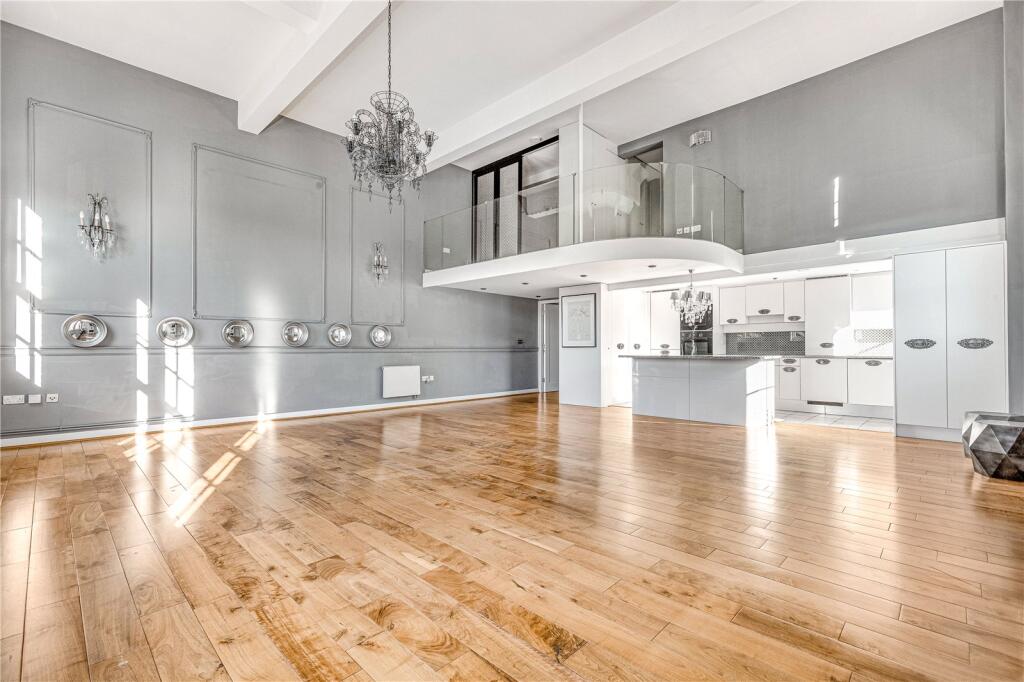 3 bed 1st Floor Flat for rent in Clapham. From Chestertons Estate Agents - Battersea Lettings