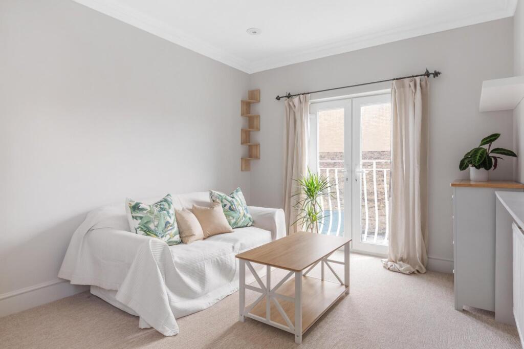 1 bed 1st Floor Flat for rent in Battersea. From Chestertons Estate Agents - Battersea Lettings