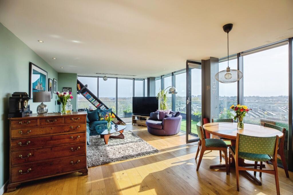 2 bed 1st Floor Flat for rent in Battersea. From Chestertons Estate Agents - Battersea Lettings