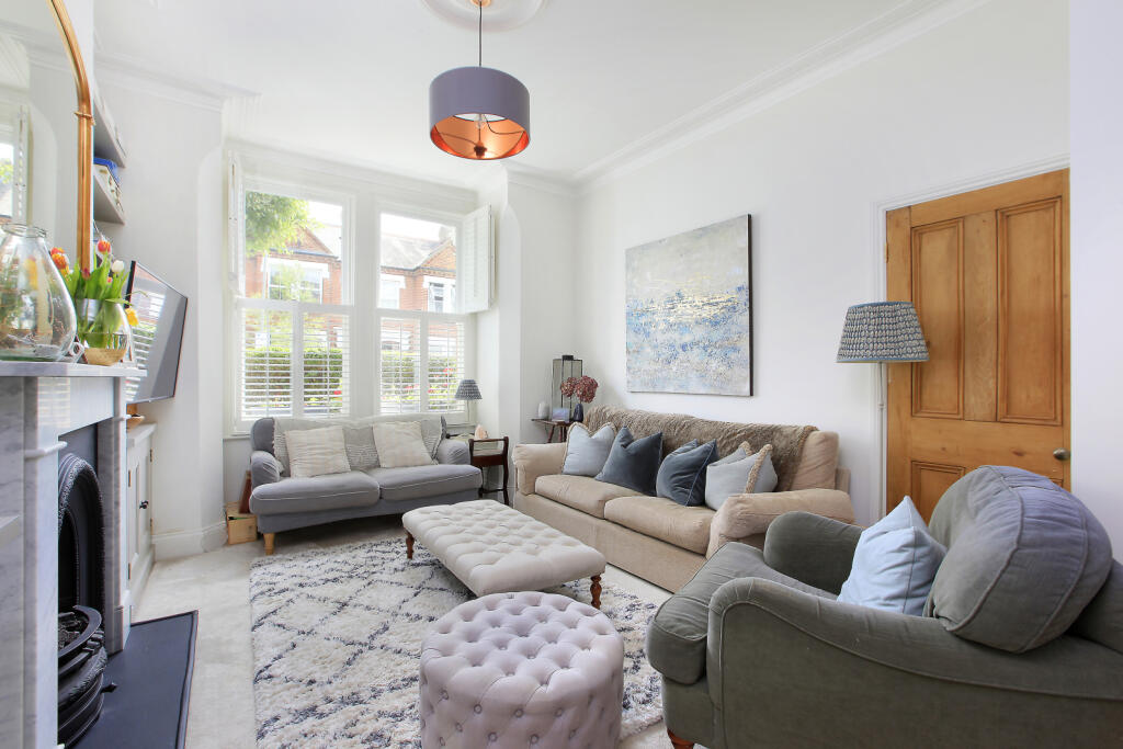 3 bed Mid Terraced House for rent in Clapham. From Chestertons Estate Agents - Battersea Lettings