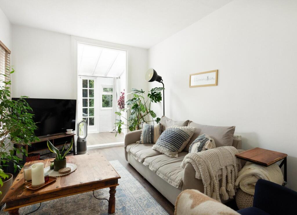 2 bed 1st Floor Flat for rent in Clapham. From Chestertons Estate Agents - Battersea Lettings 2 bed 1st Floor Flat for rent in Clapham. From Chestertons Estate Agents - Battersea Lettings
