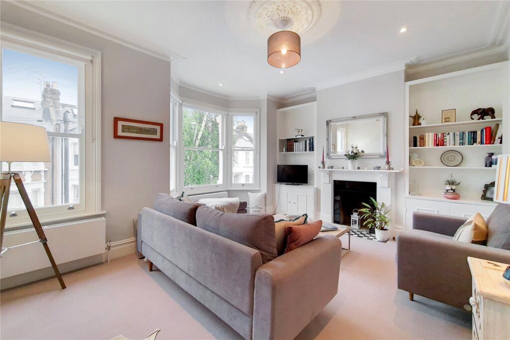 2 bed 1st Floor Flat for rent in Battersea. From Chestertons Estate Agents - Battersea Lettings
