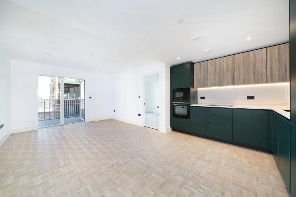 2 bed 1st Floor Flat for rent in . From Chestertons Estate Agents - Battersea Lettings