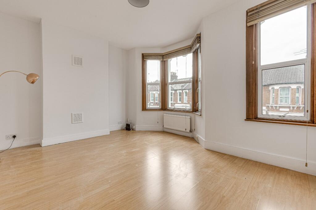 2 bed 1st Floor Flat for rent in Clapham. From Chestertons Estate Agents - Battersea Lettings 2 bed 1st Floor Flat for rent in Clapham. From Chestertons Estate Agents - Battersea Lettings
