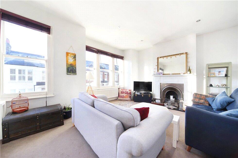 2 bed 1st Floor Flat for rent in Clapham. From Chestertons Estate Agents - Battersea Lettings