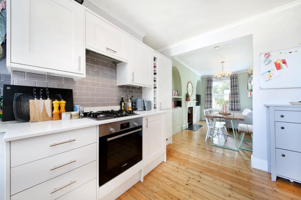 2 bed 1st Floor Flat for rent in Battersea. From Chestertons Estate Agents - Battersea Lettings