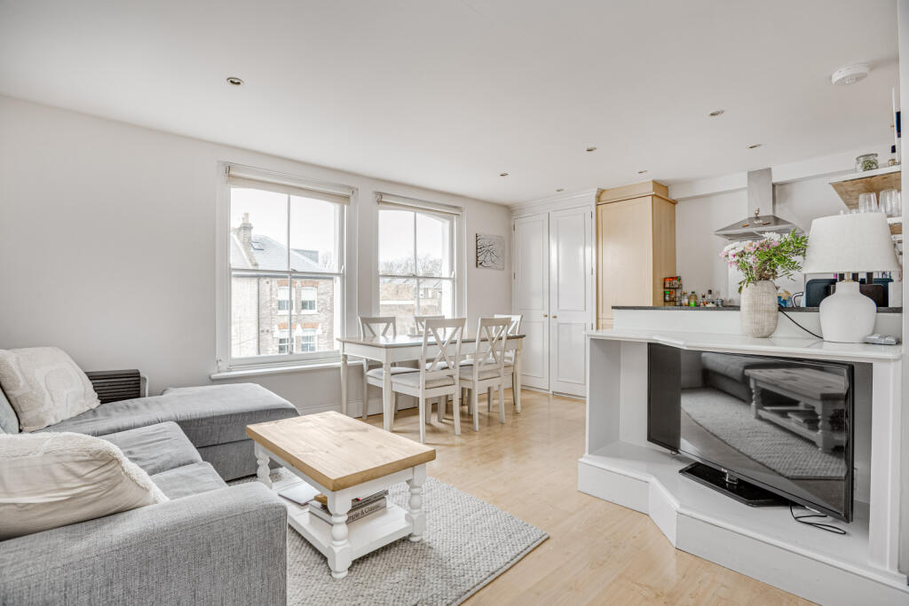 2 bed 1st Floor Flat for rent in Battersea. From Chestertons Estate Agents - Battersea Lettings