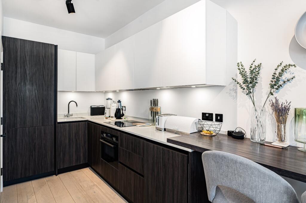 1 bed 1st Floor Flat for rent in Battersea. From Chestertons Estate Agents - Battersea Lettings
