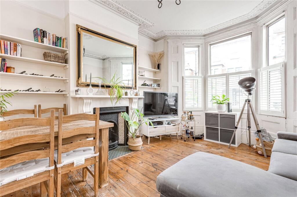 2 bed 1st Floor Flat for rent in Battersea. From Chestertons Estate Agents - Battersea Lettings