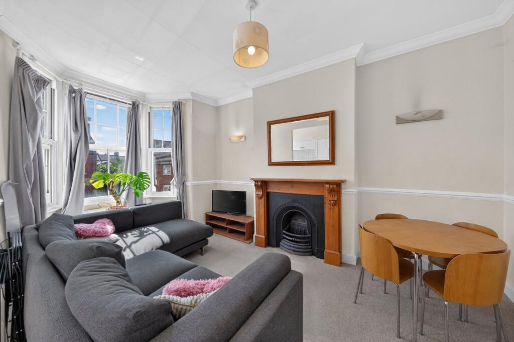 2 bed 1st Floor Flat for rent in Streatham. From Chestertons Estate Agents - Battersea Lettings 2 bed 1st Floor Flat for rent in Streatham. From Chestertons Estate Agents - Battersea Lettings