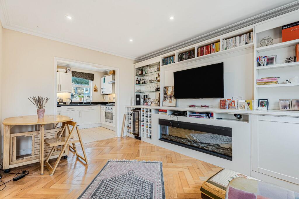2 bed Detached for rent in Battersea. From Chestertons Estate Agents - Battersea Lettings