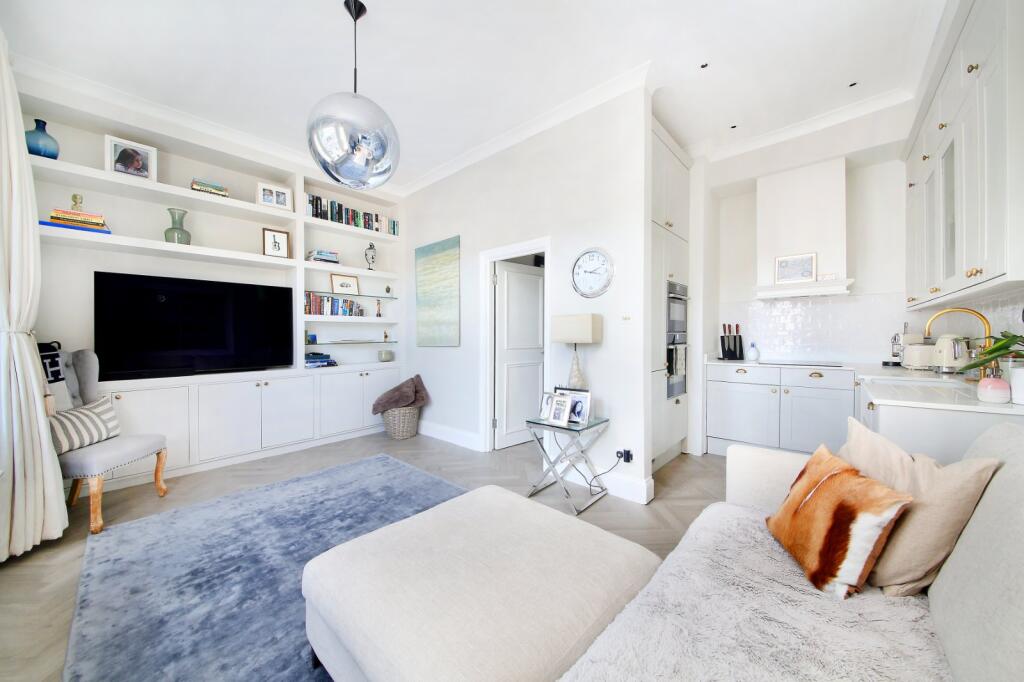 1 bed 1st Floor Flat for rent in Battersea. From Chestertons Estate Agents - Battersea Lettings