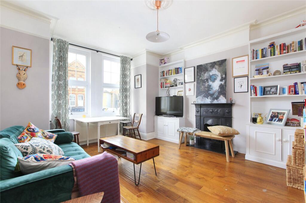 2 bed 1st Floor Flat for rent in Battersea. From Chestertons Estate Agents - Battersea Lettings 2 bed 1st Floor Flat for rent in Battersea. From Chestertons Estate Agents - Battersea Lettings