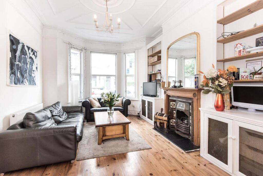 5 bed Detached for rent in Battersea. From Chestertons Estate Agents - Battersea Lettings 5 bed Detached for rent in Battersea. From Chestertons Estate Agents - Battersea Lettings