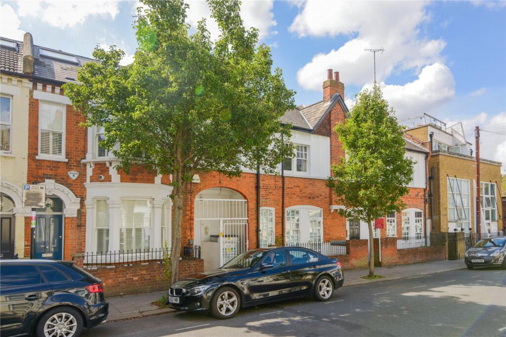2 bed 1st Floor Flat for rent in Battersea. From Chestertons Estate Agents - Battersea Lettings 2 bed 1st Floor Flat for rent in Battersea. From Chestertons Estate Agents - Battersea Lettings