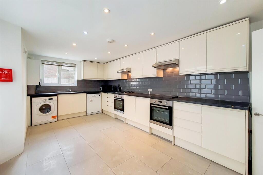 5 bed End of Terrace for rent in Battersea. From Chestertons Estate Agents - Battersea Lettings 5 bed End of Terrace for rent in Battersea. From Chestertons Estate Agents - Battersea Lettings